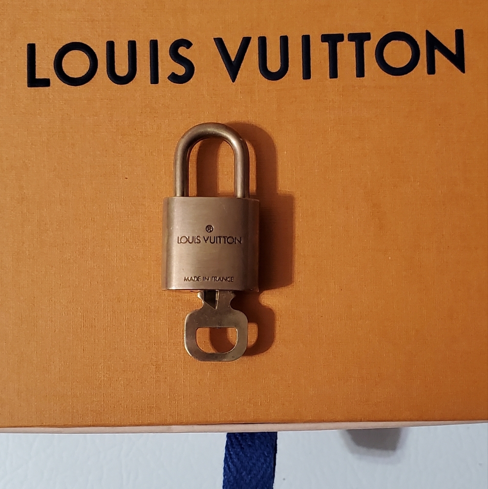 Auth Louis Vuitton Lock & Key Set - Picture 2 of 2